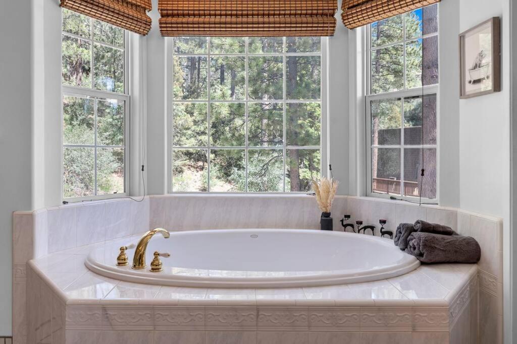 Cozy Cabin Perfect For 2 Families بيغ بير لاكي، سان بيرناردينو، كاليفورنيا المظهر الخارجي الصورة