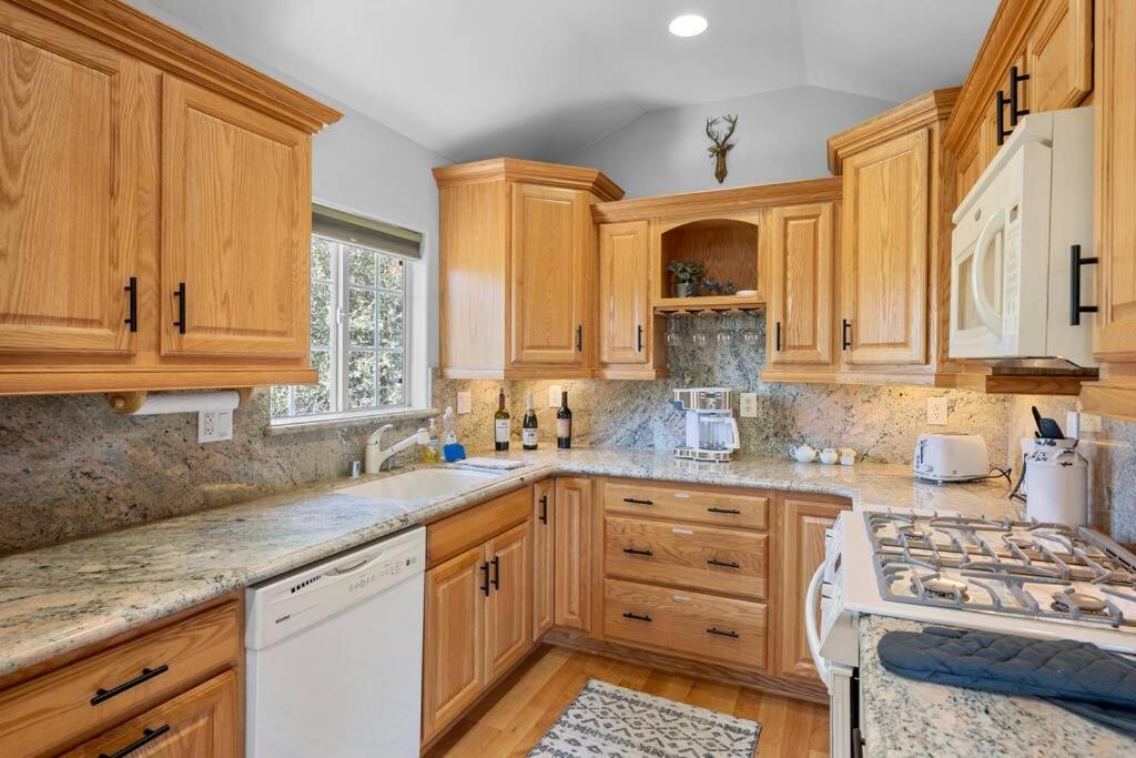 Cozy Cabin Perfect For 2 Families بيغ بير لاكي، سان بيرناردينو، كاليفورنيا المظهر الخارجي الصورة